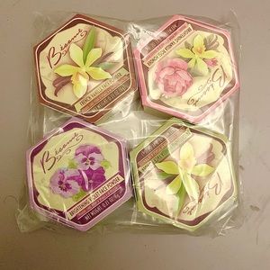 Besame Cosmetics Brightening Powder violet vanilla